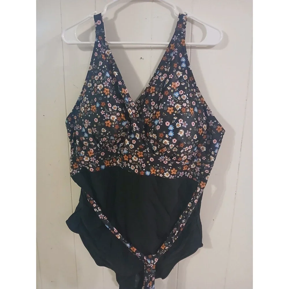 BloomChic Plus Size Black Floral 1 Piece Swimsuit Adjustable Straps 22-24 - Picture 1 of 6